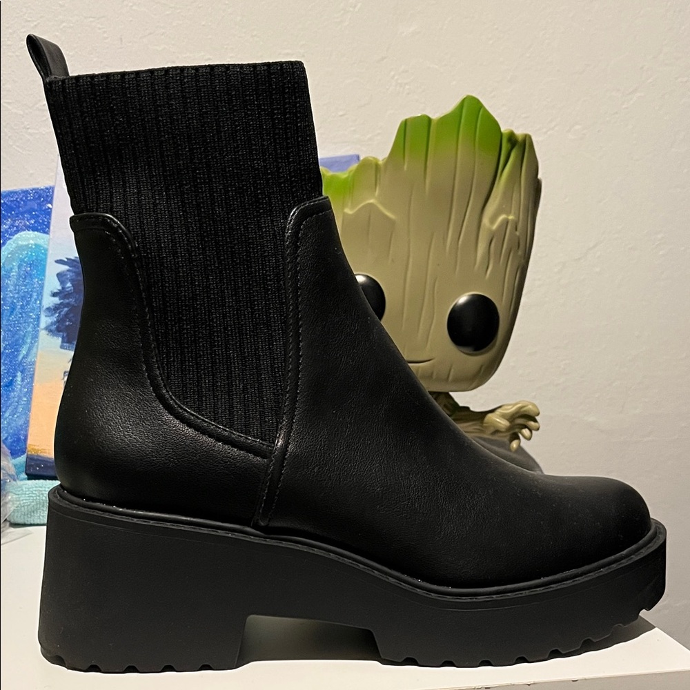 Black DV Dolce Vita Villa Chelsea Boot
